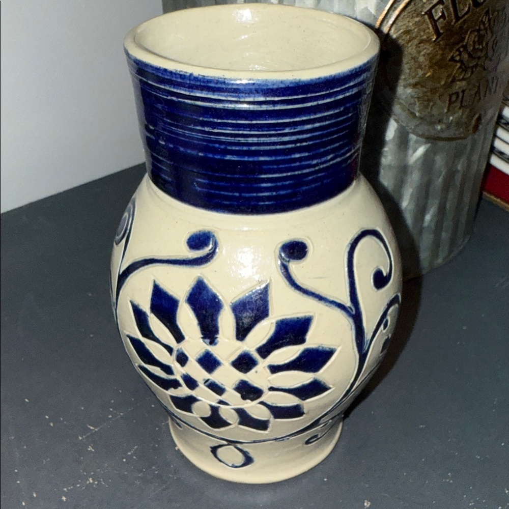 Handcrafted Williamsburg Pottery Jug w/  Handle - Grey and Cobalt Navy Glaze - Picture 11 of 11
